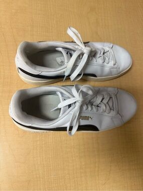 Puma White Sneakers with Black and Gold Accents M8 Very Clean/Like New